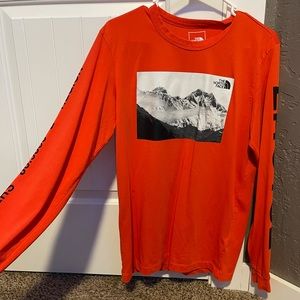 Men’s Northface long sleeve